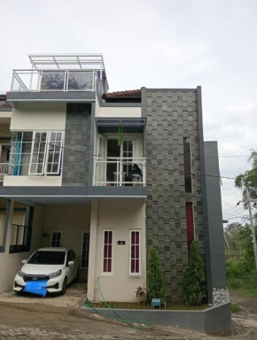 Villa tsany syari'ah d batu